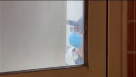 林姓獵人27日晚間向楊梅富岡派出所坦承，接到新竹縣府農業處一名廖姓技士電話委託，才帶獵槍到場協助圍捕。廖姓技士也赴派出所說明。（圖／翻攝畫面）