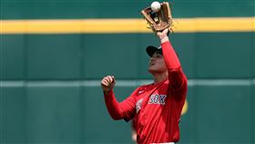 ▲張育成熱身賽首場出賽就敲安。（圖／路透社／達志影像）