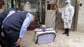 桃園狒狒中槍亡 市府農業局人員鞠躬、