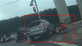 Volvo,休旅車,瑞典坦克,狒狒,闖紅燈,肇逃,自摔,板橋,新北,縣民大道