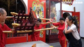 阿白講笑話給陳爺爺聽（圖/寶島神很大