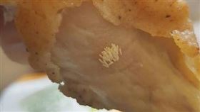 女子外帶肯德基，卻發現上方黏有蟲卵。（圖／翻攝自臉書）