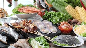 「青青食尚-南洋無限燒烤BBQ」、「青青格麗絲-港點百匯」,青青國際餐飲集團提供