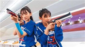 ▲采子（右）參加《全明星運動會》第2季，因介入何孟遠的感情挨轟。左為洗菜。（圖／翻攝自采子IG）