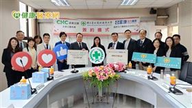 國立臺北護理健康大學吳淑芳校長與承業生醫李典穎副董事長、富康活力醫藥蘇崑彰總經理三方聯合簽訂「產業學院計畫」以及「產學合作備忘錄」。