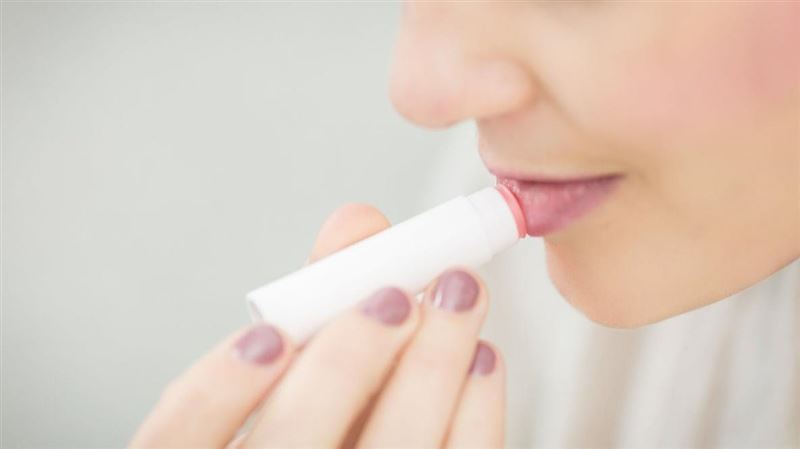 台人護唇膏左右塗 韓國人搖頭曝正確方式