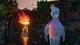 「水弟」與「小炎」邂逅。（圖／迪士尼提供）