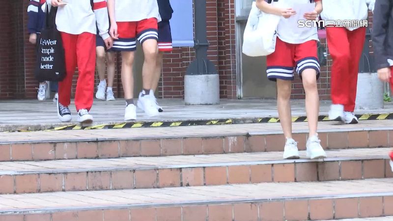 國中便服日嫌裙子太短！主任轟礙眼道歉了