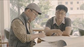 國際知名藝術家大雄（左）花6年時間製作《長春事件》。（圖／佳映提供）