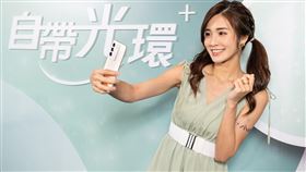 vivo V27 5G擁有業界同價位段，前後最高5000萬AF人眼定焦前置鏡頭，輕鬆拍出專業攝影的人像質感大片。（圖／品牌業者提供）