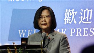 僑胞大喊「小英我愛妳」　蔡英文笑回這句