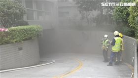 台北市內湖區金矽谷財經大樓地下室發生火警。（圖／翻攝畫面）