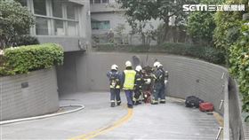 台北市內湖區金矽谷財經大樓地下室發生火警。（圖／翻攝畫面）