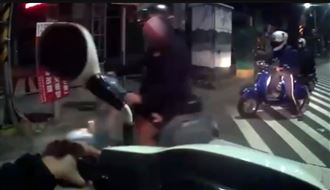 騎老偉士太吵被開單？網：不懂老車還擾民