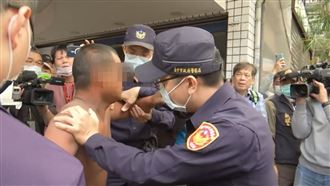 百年老屋倒塌被活埋　工人弟崩潰闖封鎖線