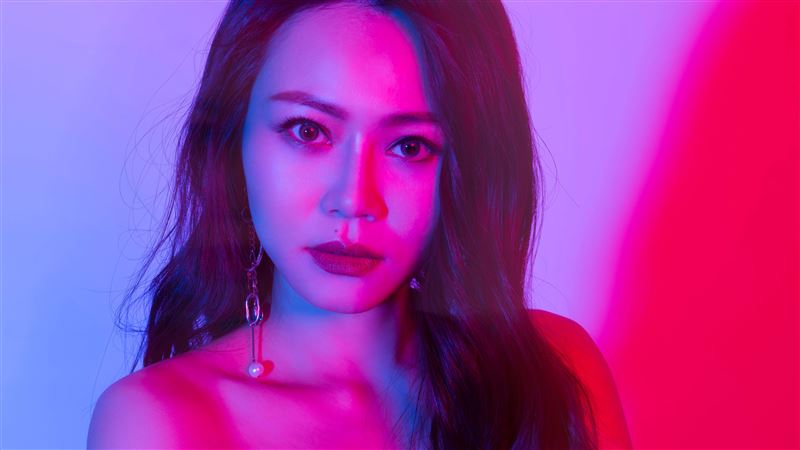 歌后官靈芝愛女曝光　超正又會唱歌