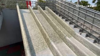 獨／磨石子溜滑梯粗糙　家長：褲子殺手