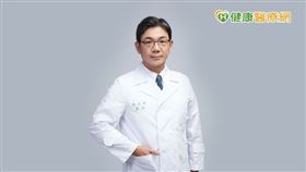 蔡佳醍教授提醒，心房顫動常見症狀包括陣發性的心悸、胸悶、呼吸困難；假如常出現上述症狀，應盡快至心臟科門診進行檢查，遠離中風、心肌梗塞及猝死威脅！