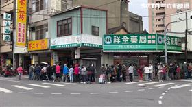 彰化不二坊，蛋黃酥，清明連假前最後一天，七點來排隊，貪食蛇隊伍(圖／翻攝畫面)