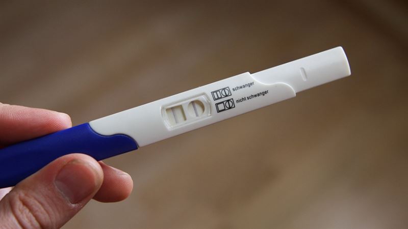 驗孕2條線夫妻嗨　沒多久「腹痛內出血」