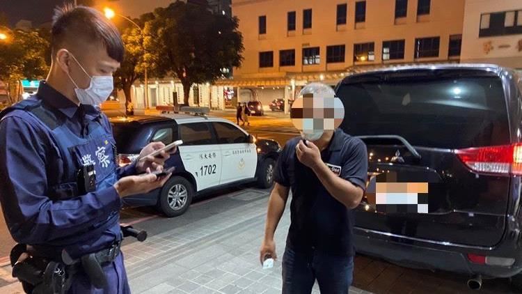 女兒呼吸不順暈倒　父車陣中狂奔求警開道