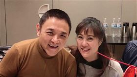 藝人小亮哥（圖左）菸齡長達36年，妻林姿佑痛心：再不戒就沒命。（圖／翻攝林姿佑臉書）
