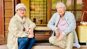 柯一正和陳秋燕重返當年《油麻菜籽》拍攝現場話當年。（圖／海鵬提供）