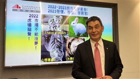 戴德梁行2023年3月30日舉辦第1季不動產市場回顧及未來展望記者會，董事總經理顏炳立點出2023年的房地產公式「打炒房+升息＝房市續冷」（圖／MyGoNews）