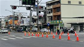 屏東水底寮五岔路口車流多  警方調撥車道因應清明連假開始，往返台東、墾丁的台1線水底寮五岔路口，車流量自1日凌晨0時統計至上午8時，南下車流1萬1514輛次，其中在上午7時至8時，南下車流達2857輛次，警方在1日上午調撥北上車道供南下車流使用。（警方提供）中央社記者李卉婷傳真  112年4月1日