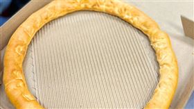 ▲記者開箱必勝客「零傷害披薩」。（圖／記者簡浩正攝影）