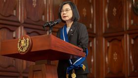 蔡英文出席瓜地馬拉總統賈麥岱（Alejandro Eduardo Giammattei Falla）國宴並接受贈勳（圖／翻攝自蔡英文臉書）
