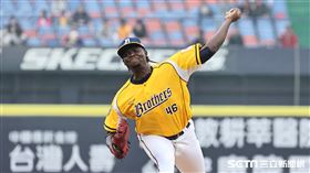 ▲中華職棒34年開幕戰，中信兄弟先發投手德保拉。（圖／記者劉彥池攝影）