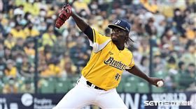 ▲中華職棒34年開幕戰，中信兄弟先發投手德保拉。（圖／記者劉彥池攝影）