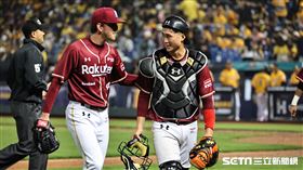▲中華職棒34年開幕戰，樂天桃猿先發投手威達爾、捕手宋嘉翔。（圖／記者劉彥池攝影）