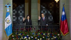 蔡英文今出訪友邦瓜地馬拉、瓜地馬拉總統賈麥岱（Alejandro Eduardo Giammattei Falla）（圖／總統府提供）