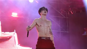 閃靈林昶佐大港開唱　全場狂喊「選總統」