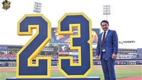 ▲彭政閔點名現場多位球員、教練都值得「背號退休」。（圖／翻攝自兄弟臉書）