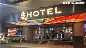 汪小菲來台見S媽，《三立新聞網》2日晚間直擊S Hotel。（圖／記者游定剛拍攝）