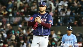 ▲樂天桃猿終結者豪勁砸鍋。（圖／記者劉彥池攝影）
