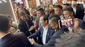 中國民眾喊歡迎回家！馬英九熱情握手　一聽「馬爺爺」樂壞了（圖／馬英九辦公室提供）