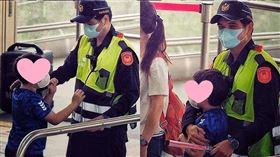 五月天,警察,捷運,高雄,探班,學長(翻攝自 高雄市政府警察局)