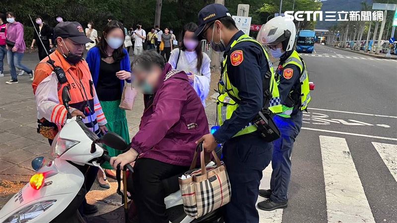 五月天最資深鐵粉走不動！鮮肉暖警急救援