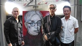 李康生（右）難過回憶與坂本龍一於威尼斯、釜山、台北與相聚，左為蔡明亮。（圖／翻攝自李康生臉書）