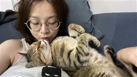 獸醫系女孩提醒飼主小心使用消毒水武漢肺炎（2019冠狀病毒疾病，COVID-19）疫情延燒，許多人會使用次氯酸水、漂白水或酒精等進行環境消毒，獸醫系女孩蔡祥提醒，消毒水可能讓毛小孩中毒，尤其酒精對貓咪來說是劇毒，飼主要非常小心使用。（好好聽FM提供）中央社記者葉冠吟傳真　110年6月1日