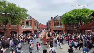 遊客列美食清單　連假名店再現排隊人潮