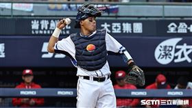 ▲富邦悍將主場開幕戰，捕手張進德。（圖／記者劉彥池攝影）