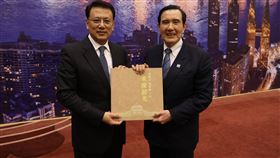 馬英九、袁家軍（圖／馬辦提供）