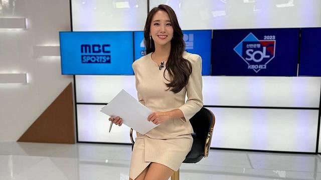 撞爛後視鏡發完IG繼續開　女主播下場慘了