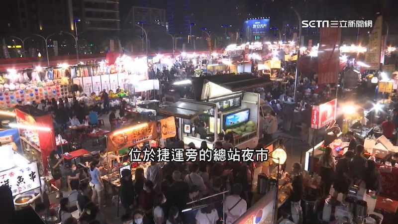獨／總站夜市人潮爆　民眾排1hr僅吃一攤