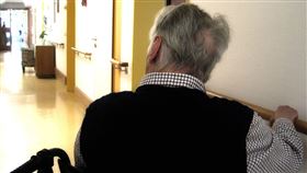 老人,銀髮族,住院,中風,長輩,長照（示意圖／Pixabay）